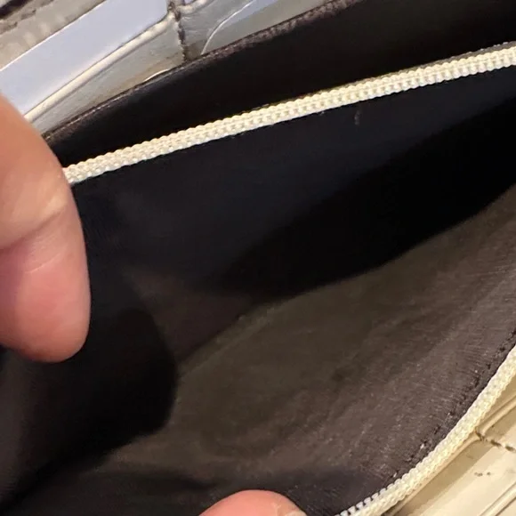 Authentic Gucci Tan Monogram Zippy Wallet - Picture 13 of 15